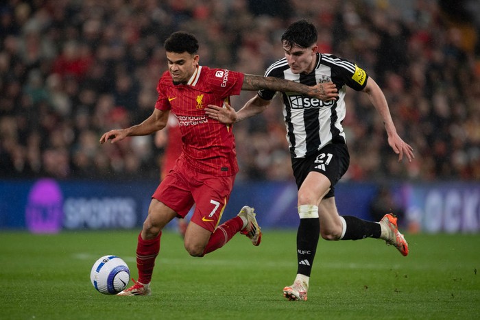 Liverpool vs Newcastle United LIVERPOOL, ENGLAND - FEBRUARY 26: Luis Diaz of Liverpool is challenged by Tino Livramento of Newcastle United during the Premier League match between Liverpool FC and Newcastle United FC at Anfield on February 26, 2025 in Liverpool, England. (Photo by Joe Prior/Visionhaus via Getty Images)