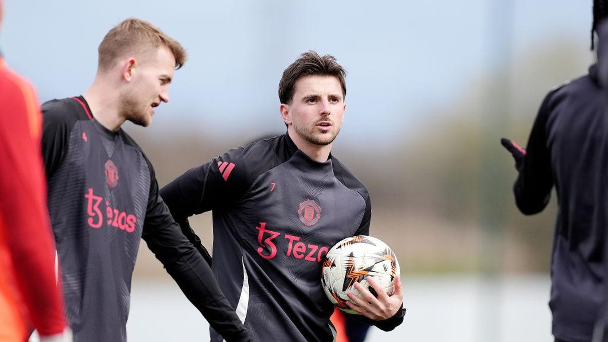 Gelandang Manchester United Mason Mount disebut siap main lima menit lawan Leicester (PA Images via Getty Images/Martin Rickett - PA Images)