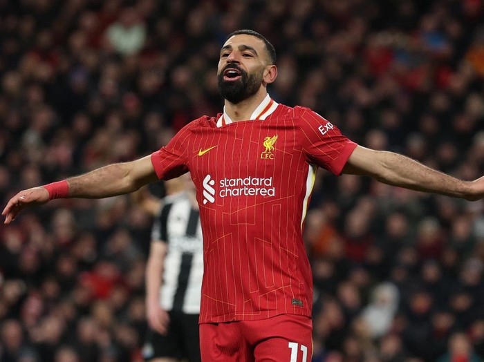 Soccer Football - Premier League - Liverpool v Newcastle United - Anfield, Liverpool, Britain - February 26, 2025 Liverpool's Mohamed Salah reacts after Alexis Mac Allister scores their second goal REUTERS/Phil Noble EDITORIAL USE ONLY. NO USE WITH UNAUTHORIZED AUDIO, VIDEO, DATA, FIXTURE LISTS, CLUB/LEAGUE LOGOS OR 'LIVE' SERVICES. ONLINE IN-MATCH USE LIMITED TO 120 IMAGES, NO VIDEO EMULATION. NO USE IN BETTING, GAMES OR SINGLE CLUB/LEAGUE/PLAYER PUBLICATIONS. PLEASE CONTACT YOUR ACCOUNT REPRESENTATIVE FOR FURTHER DETAILS..