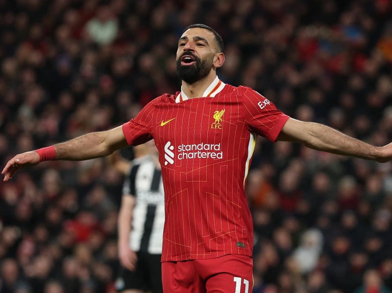 Soccer Football - Premier League - Liverpool v Newcastle United - Anfield, Liverpool, Britain - February 26, 2025 Liverpool's Mohamed Salah reacts after Alexis Mac Allister scores their second goal REUTERS/Phil Noble EDITORIAL USE ONLY. NO USE WITH UNAUTHORIZED AUDIO, VIDEO, DATA, FIXTURE LISTS, CLUB/LEAGUE LOGOS OR 'LIVE' SERVICES. ONLINE IN-MATCH USE LIMITED TO 120 IMAGES, NO VIDEO EMULATION. NO USE IN BETTING, GAMES OR SINGLE CLUB/LEAGUE/PLAYER PUBLICATIONS. PLEASE CONTACT YOUR ACCOUNT REPRESENTATIVE FOR FURTHER DETAILS..