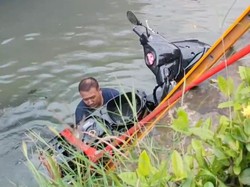 Diduga Tali Gas Nyangkut, Motor Tercebur ke Saluran Air di Bogor