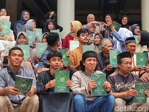 Puluhan Teman Tuli di Ciamis yang Bahagia Bisa Belajar Al-Quran Isyarat Puluhan Teman Tuli di Ciamis yang Bahagia Bisa Belajar Al-Quran Isyarat