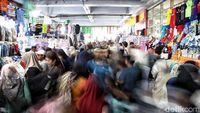 Pasar Tanah Abang Mulai Ramai Jelang Lebaran