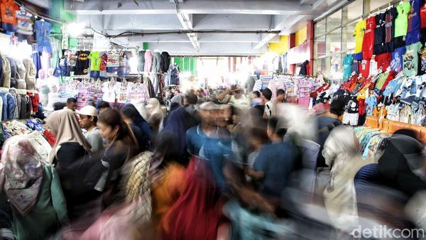 Pasar Tanah Abang Mulai Ramai Jelang Lebaran