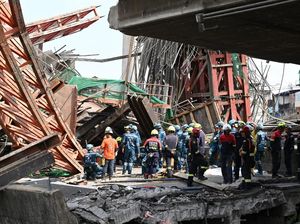 Crane Proyek Jembatan Tol di Thailand Ambruk, 5 Pekerja Tewas Crane Proyek Jembatan Tol di Thailand Ambruk, 5 Pekerja Tewas