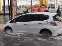 Pohon Tumbang dan Banjir Terjang Sejumlah Jalan Utama Trenggalek