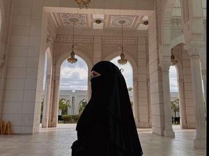 Rae Lil Black Ungkap Sang Adik Tertarik Mempelajari Al-Quran setelah Dirinya Mualaf Rae Lil Black Ungkap Sang Adik Tertarik Mempelajari Al-Quran setelah Dirinya Mualaf