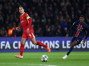 Van Dijk Tepis Kritik Malas dari Rooney