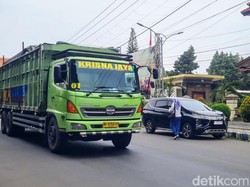 Polisi Situbondo Tindak Tegas Truk Barang yang Beroperasi Saat Mudik