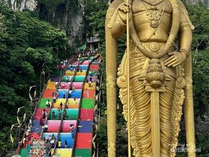 Belum Sah ke Malaysia Kalau Belum Jalan-jalan ke Batu Caves Belum Sah ke Malaysia Kalau Belum Jalan-jalan ke Batu Caves