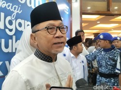 Momen Zulhas Bagi-bagi Sembako ke 3 Ribu Pekerja di DPR hingga Ojol