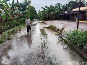 Banjir 7 Desa di Bojonegoro Surut, Warga Mulai Bersihkan Rumah