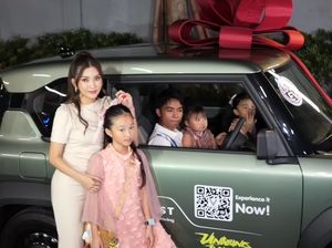 Jangan Iri! Anak Artis Ini Dapat Hadiah Mobil Jangan Iri! Anak Artis Ini Dapat Hadiah Mobil