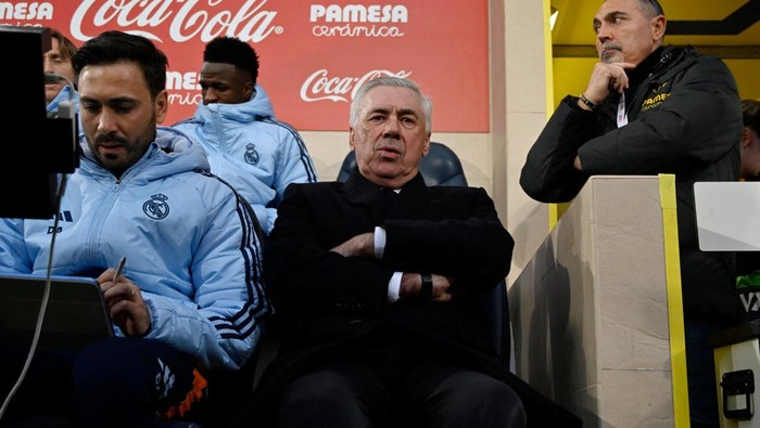 Soccer Football - LaLiga - Villarreal v Real Madrid - Estadio de la Ceramica, Villarreal, Spain - March 15, 2025 Real Madrid coach Carlo Ancelotti on the bench before the match REUTERS/Pablo Morano