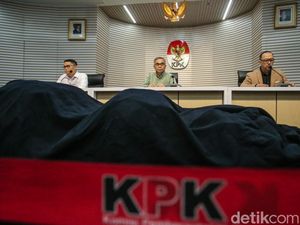 Intip Garasi Wakil Ketua DPRD Tersangka Korupsi Proyek Dinas PU