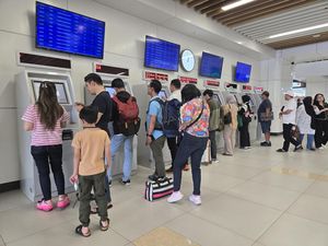 Tiket Whoosh April Sudah Dijual, Ada 808 Ribu Kursi untuk Lebaran 2025 Tiket Whoosh April Sudah Dijual, Ada 808 Ribu Kursi untuk Lebaran 2025