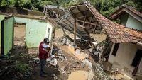 Kerusakan Akibat Banjir Bandang di Cipatat KBB