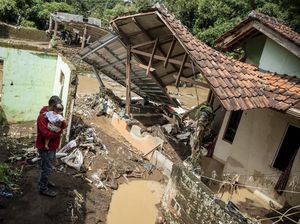 Kerusakan Akibat Banjir Bandang di Cipatat KBB