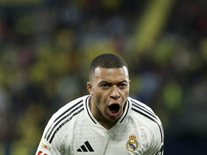Real Madrid's Kylian Mbappe celebrates after scoring his side's second goal during a Spanish La Liga soccer match between Villarreal and Real Madrid in Villarreal, Spain, Saturday, March 15, 2025. (AP Photo/Alberto Saiz)