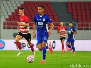 PSIS Semarang Tertinggal 1-0 dari Madura United di Babak Pertama PSIS Semarang Tertinggal 1-0 dari Madura United di Babak Pertama