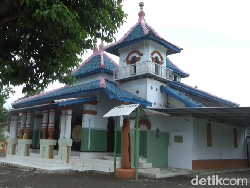 Melihat Masjid Berusia 1 Abad di Lumajang, Melambangkan Wali Songo