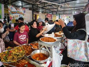 Meraup Cuan dengan Berjualan Takjil di Benhil Meraup Cuan dengan Berjualan Takjil di Benhil