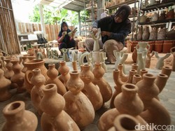 Pekerja Sampah Bantar Gebang Jadi Perajin Tembikar