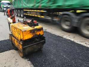 Jelang Arus Mudik, Jalan Pantura Kudus Diperbaiki