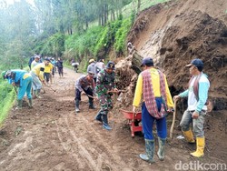 Polisi, TNI dan BPBD Tangani Bencana Tanah Longsor di Probolinggo