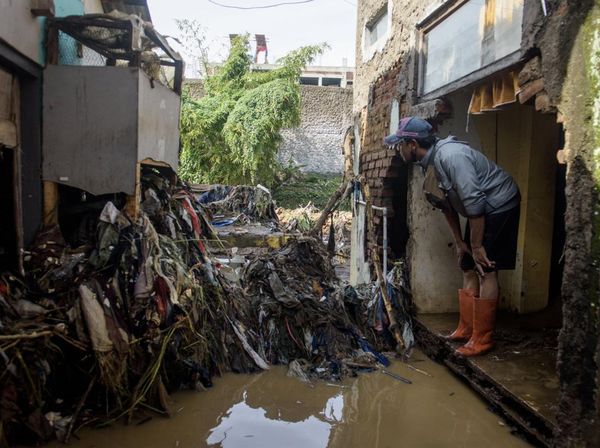 Puluhan Rumah Rusak Akibat Tanggul Sungai Cigede Jebol