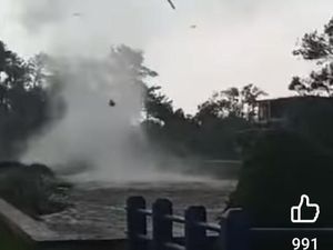 Heboh Angin Puting Beliung Terjang Tiga Desa di Indramayu