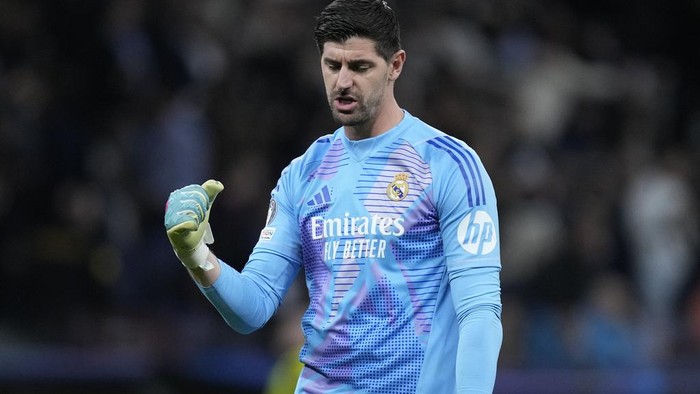 Real Madrids goalkeeper Thibaut Courtois celebrates the third goal of his team during the Champions League playoff second leg soccer match between Real Madrid and Manchester City at the Santiago Bernabeu Stadium in Madrid, Spain, Wednesday, Feb. 19, 2025. (AP Photo/Bernat Armangue)