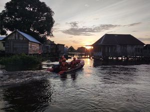 ABK Jukung Dilaporkan Tenggelam, Tim SAR Sisir Sungai Komering ABK Jukung Dilaporkan Tenggelam, Tim SAR Sisir Sungai Komering