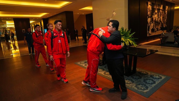 Timnas Indonesia Rombongan skuad Timnas Indonesia dari Jakarta sudah dilepas PSSI untuk terbang ke Australia. Skuad Garuda kembali mencoba mengejar impian ke Piala Dunia 2026.