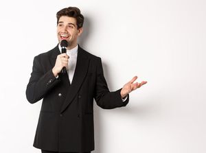 20+ Contoh Teks MC Berbagai Acara: Pernikahan, Seminar, Wisuda, & Keagamaan