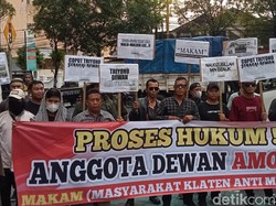Massa Demo Desak Anggota DPRD Klaten Dituding Asusila Dicopot