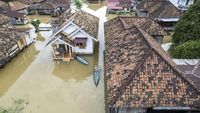 Banjir Luapan Sungai Batanghari Jambi Meluas