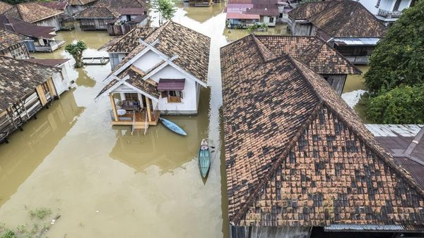 Banjir Luapan Sungai Batanghari Jambi Meluas
