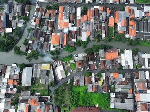 Banjir Rendam Pemukiman Warga di Sidoarjo