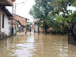 Hujan Semalaman, Palembang Dikepung Banjir dan Warga Minta Solusi