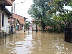 Hujan Semalaman, Palembang Dikepung Banjir dan Warga Minta Solusi