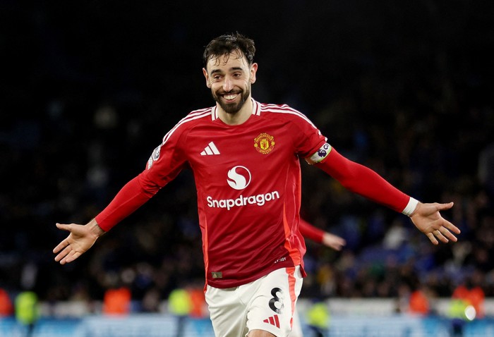 Bruno Fernandes Soccer Football - Premier League - Leicester City v Manchester United - King Power Stadium, Leicester, Britain - March 16, 2025 Manchester Uniteds Bruno Fernandes celebrates scoring their third goal REUTERS/Chris Radburn EDITORIAL USE ONLY. NO USE WITH UNAUTHORIZED AUDIO, VIDEO, DATA, FIXTURE LISTS, CLUB/LEAGUE LOGOS OR LIVE SERVICES. ONLINE IN-MATCH USE LIMITED TO 120 IMAGES, NO VIDEO EMULATION. NO USE IN BETTING, GAMES OR SINGLE CLUB/LEAGUE/PLAYER PUBLICATIONS. PLEASE CONTACT YOUR ACCOUNT REPRESENTATIVE FOR FURTHER DETAILS..