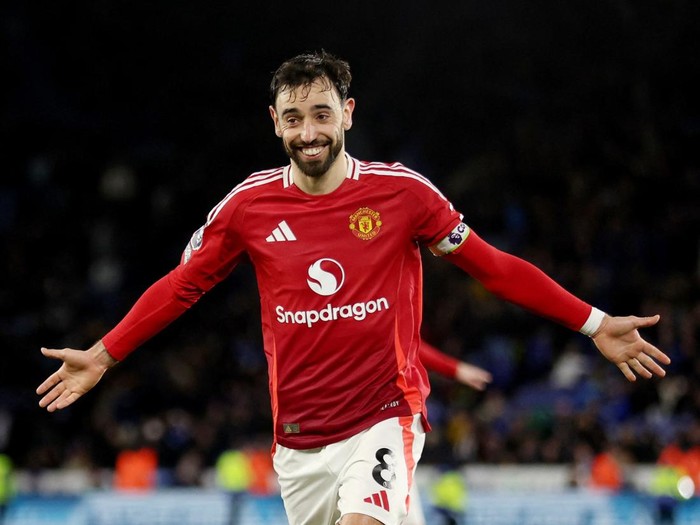 Soccer Football - Premier League - Leicester City v Manchester United - King Power Stadium, Leicester, Britain - March 16, 2025 Manchester United's Bruno Fernandes celebrates scoring their third goal REUTERS/Chris Radburn EDITORIAL USE ONLY. NO USE WITH UNAUTHORIZED AUDIO, VIDEO, DATA, FIXTURE LISTS, CLUB/LEAGUE LOGOS OR 'LIVE' SERVICES. ONLINE IN-MATCH USE LIMITED TO 120 IMAGES, NO VIDEO EMULATION. NO USE IN BETTING, GAMES OR SINGLE CLUB/LEAGUE/PLAYER PUBLICATIONS. PLEASE CONTACT YOUR ACCOUNT REPRESENTATIVE FOR FURTHER DETAILS..
