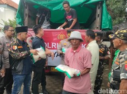 Polres Probolinggo Kota dan Pengusaha Muda Bagikan Ribuan Paket Sembako