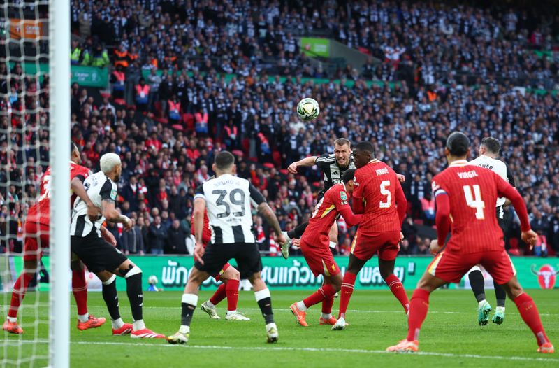  Dan Burn of Newcastle United scores their side's first goal during the Carabao Cup Final between Liverpool and Newcastle United at Wembley Stadium on March 16, 2025 in London, England. (Photo by James Gill - Danehouse/Getty Images)