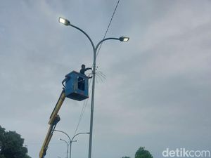 Dishub Cirebon Perbaiki 240 PJU Mati di Jalur Pantura Jelang Mudik Dishub Cirebon Perbaiki 240 PJU Mati di Jalur Pantura Jelang Mudik