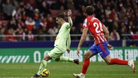 Barcelona menang comeback 4-2 atas Atletico Madrid di lanjutan LaLiga, Senin (17/3) dini hari WIB. Masuk sebagai pemain pengganti, Ferran Torres bikin brace (Reuters)