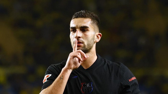 Soccer Football - LaLiga - Las Palmas v FC Barcelona - Estadio Gran Canaria, Las Palmas, Spain - February 22, 2025 FC Barcelonas Ferran Torres celebrates scoring their second goal REUTERS/Borja Suarez
