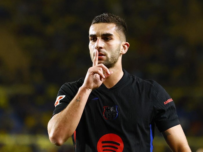 Soccer Football - LaLiga - Las Palmas v FC Barcelona - Estadio Gran Canaria, Las Palmas, Spain - February 22, 2025 FC Barcelona's Ferran Torres celebrates scoring their second goal REUTERS/Borja Suarez