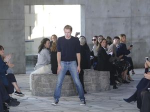 Desainer Jonathan Anderson Keluar dari Loewe, Pindah ke Dior? Desainer Jonathan Anderson Keluar dari Loewe, Pindah ke Dior?